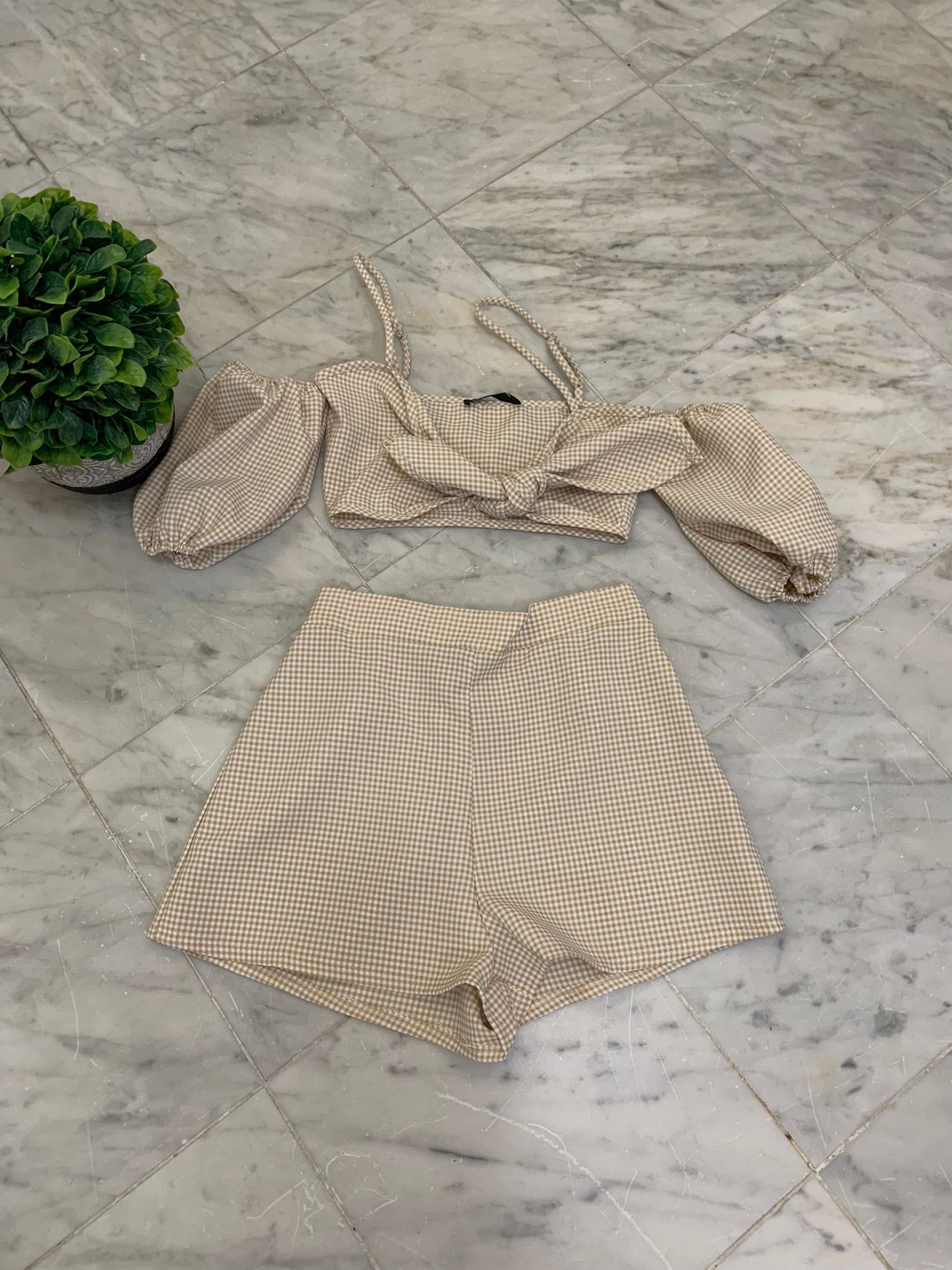 LASSO CREAM TOP & SHORT SET